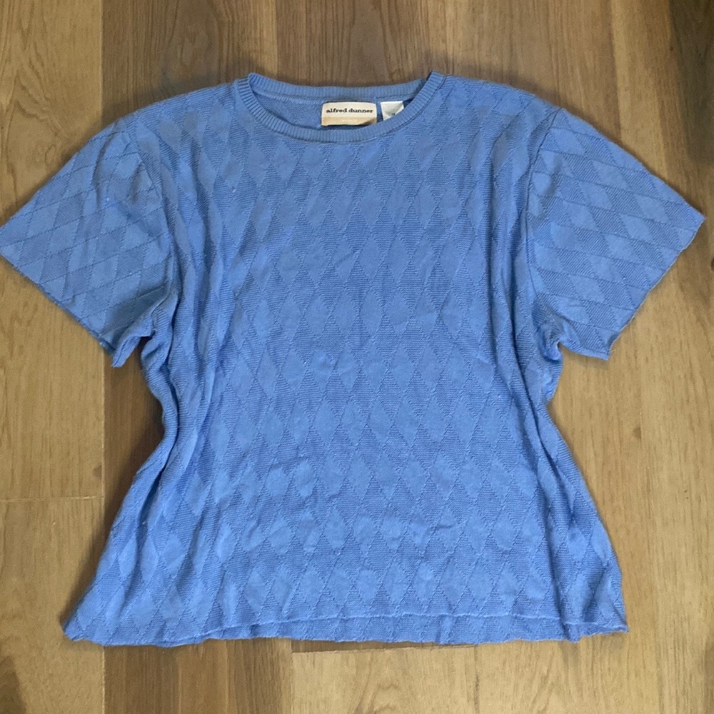 Blue diamond patterned knit shirt